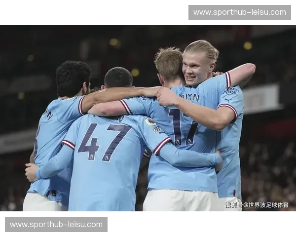 曼城进攻套路丰富多样,边中结合尝试打破密集防守